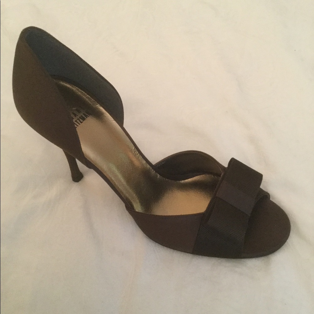 NIB Stuart Weitzman Favorite chocolate satin heel.